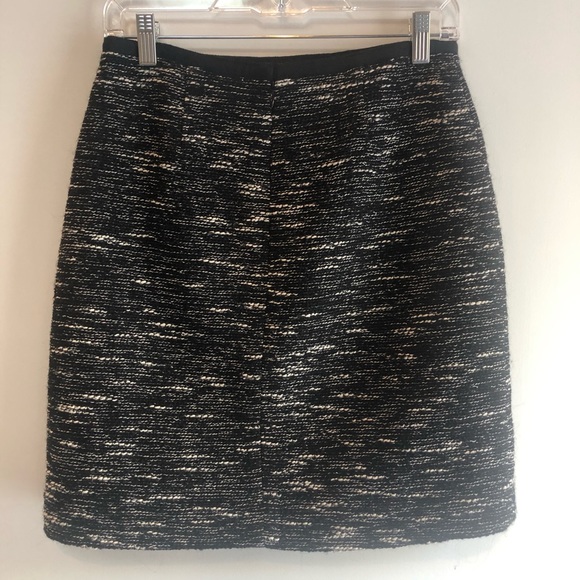 Talbots black and white boucle wool blend pencil skirt, above the knee size 2p. - Picture 4 of 6